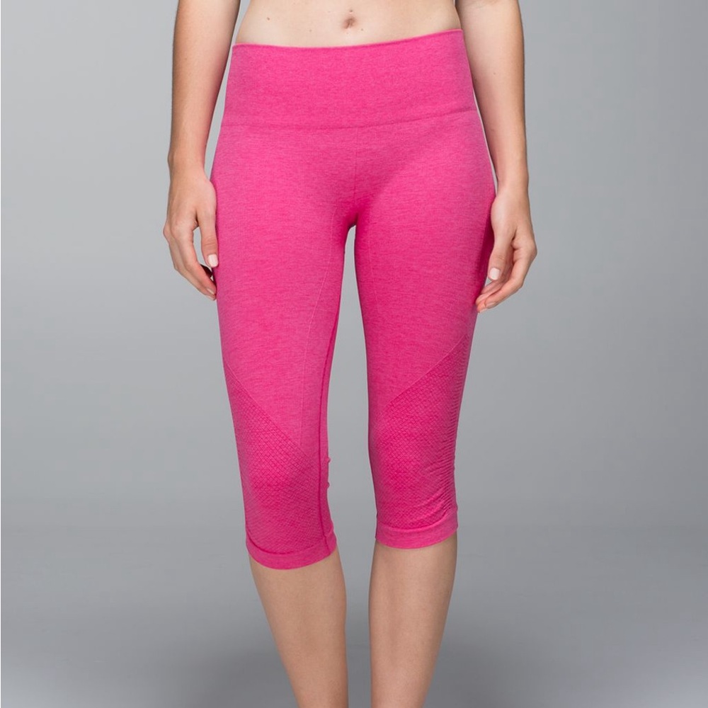 Lululemon In The Flow Crop Leggings Size 6 Hot PINK Women's Pink Capri Leggings